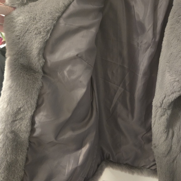 Women's Gray Faux Fur Coat - Picture 2 of 4